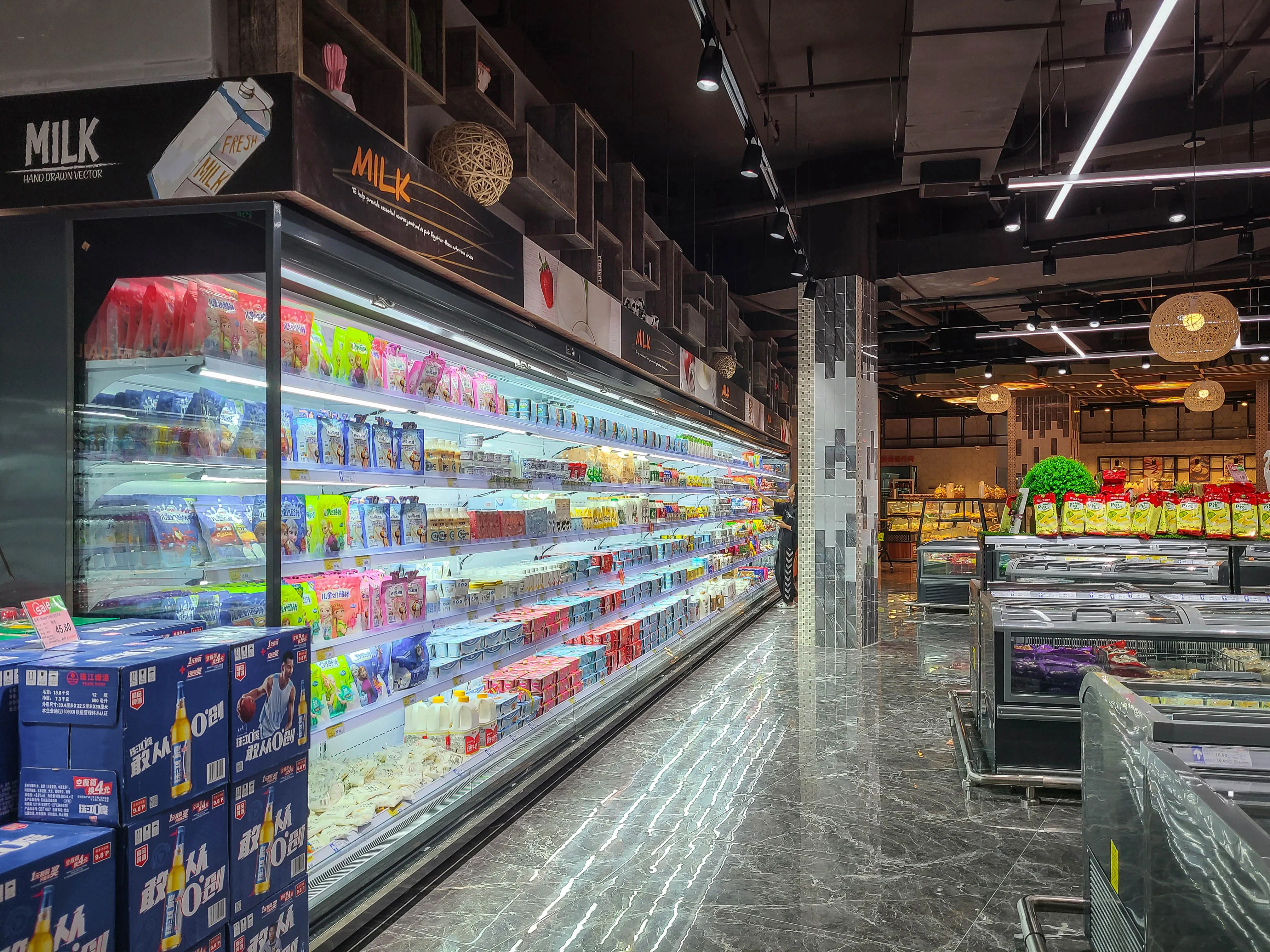 Transparent Wide Island Freezer view 17